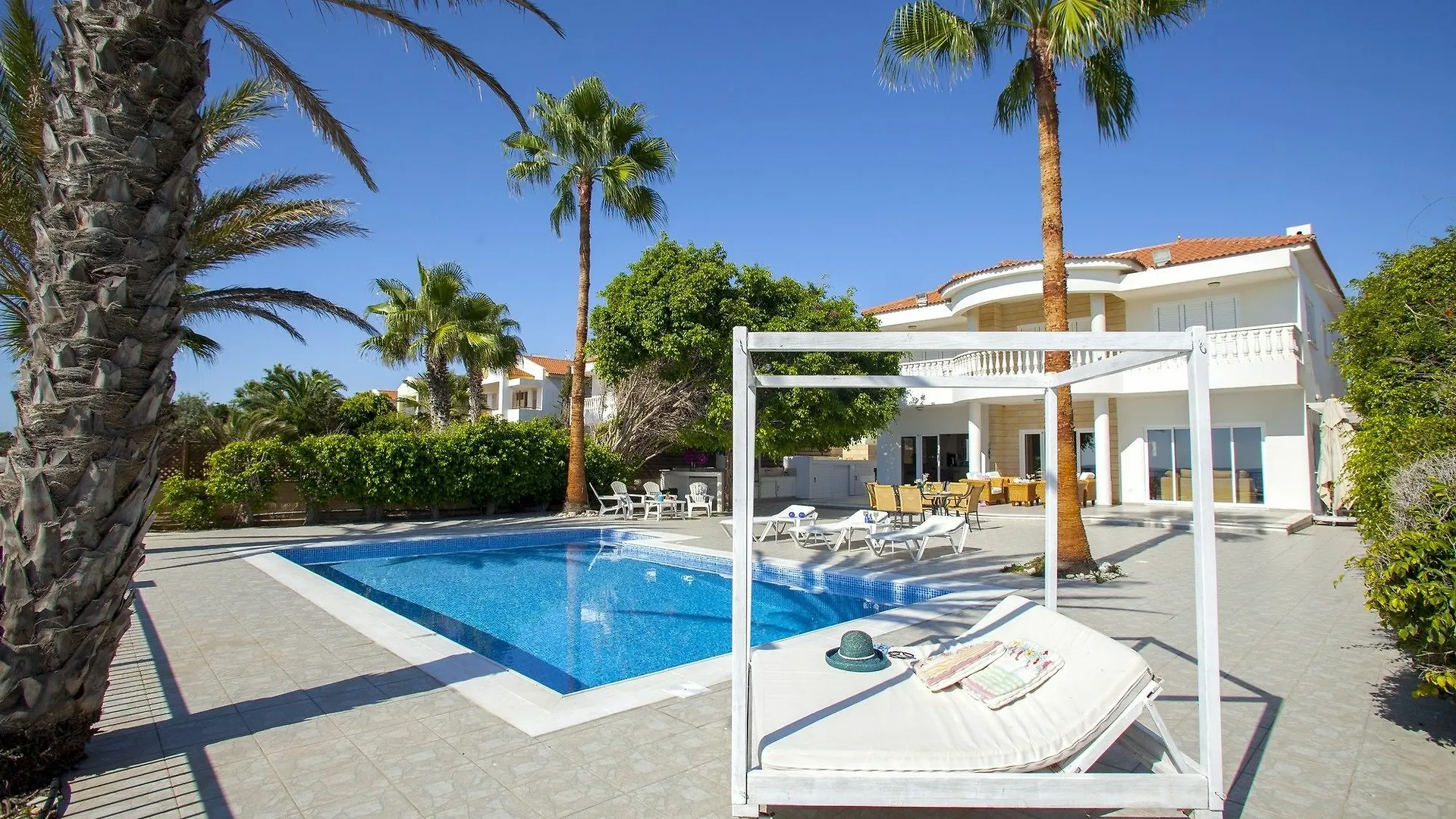 Sunset Beachfront Villa Meneou Larnaca