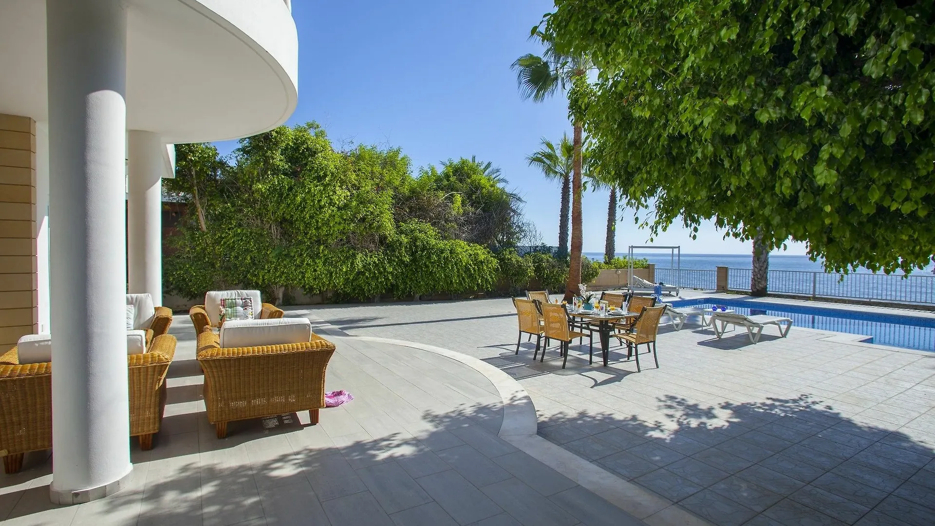 Sunset Beachfront Villa Meneou Larnaca