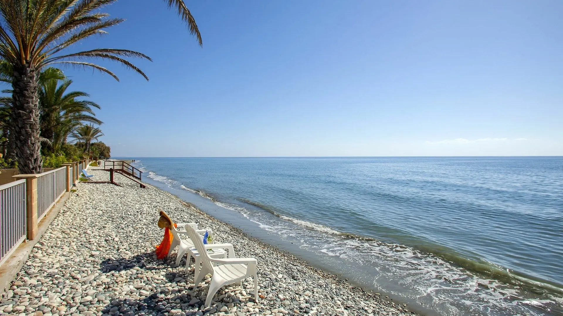 Sunset Beachfront Villa Meneou Larnaca