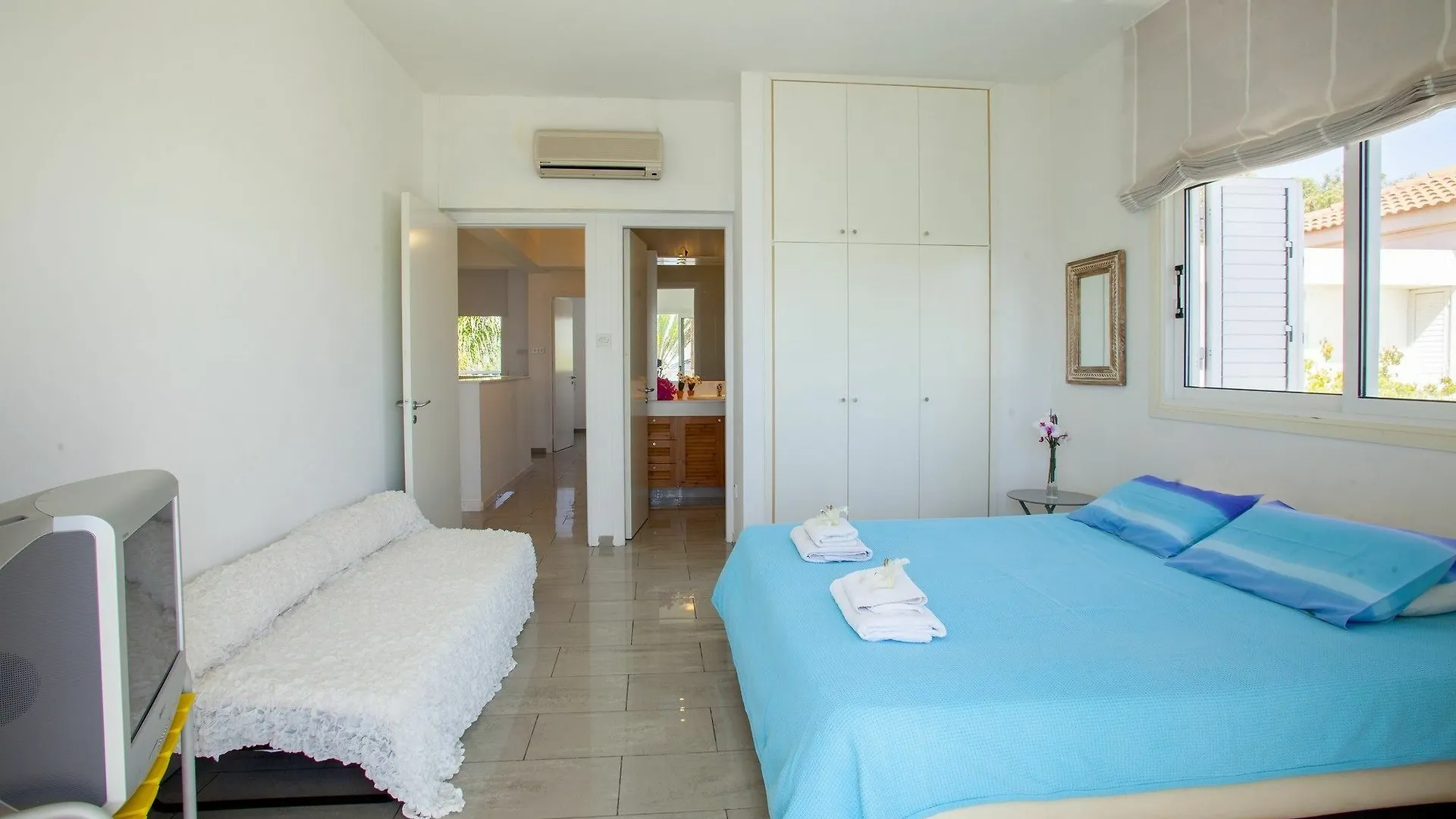 Sunset Beachfront Villa Meneou Larnaca