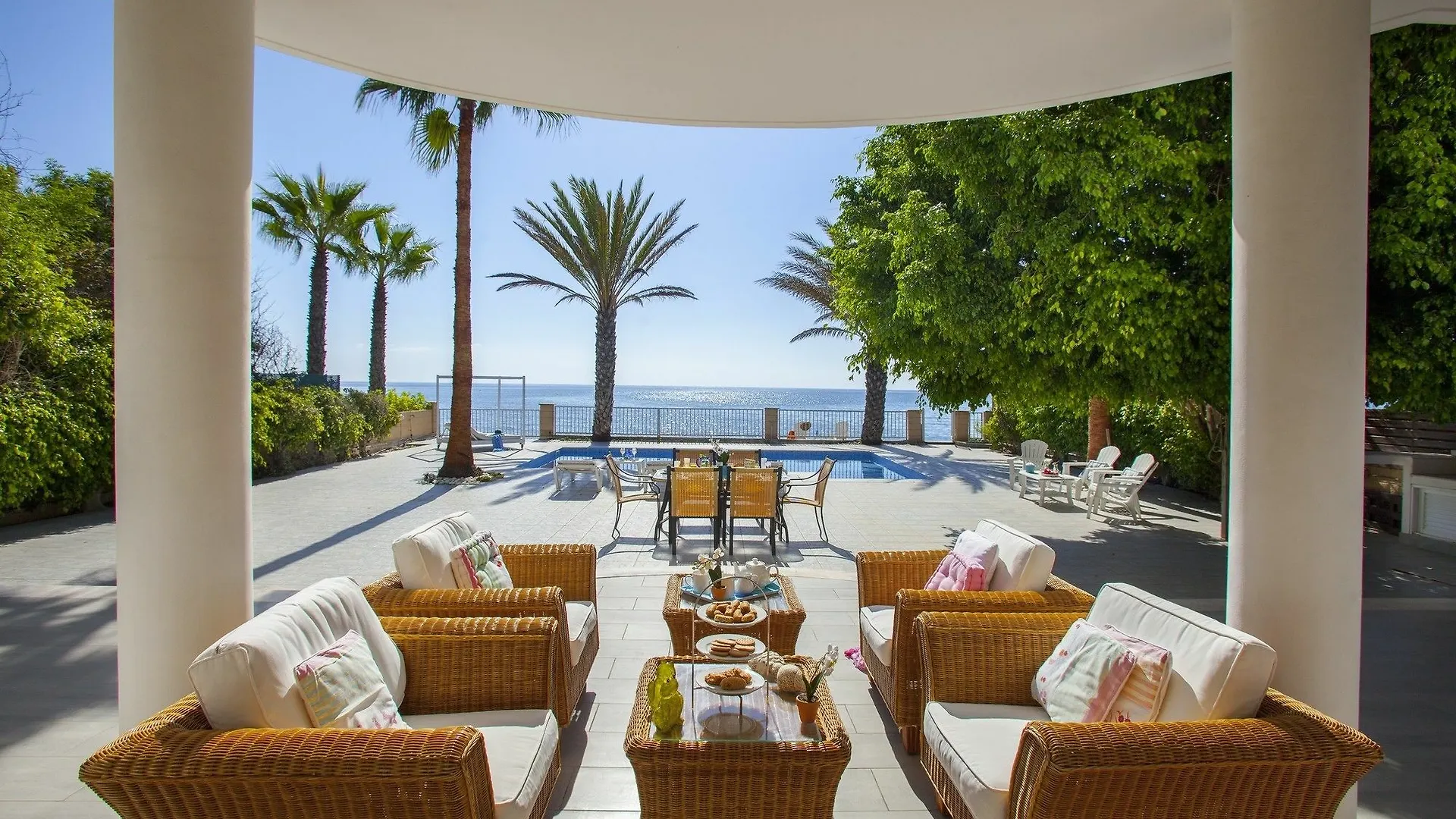 Sunset Beachfront Villa Meneou Larnaca