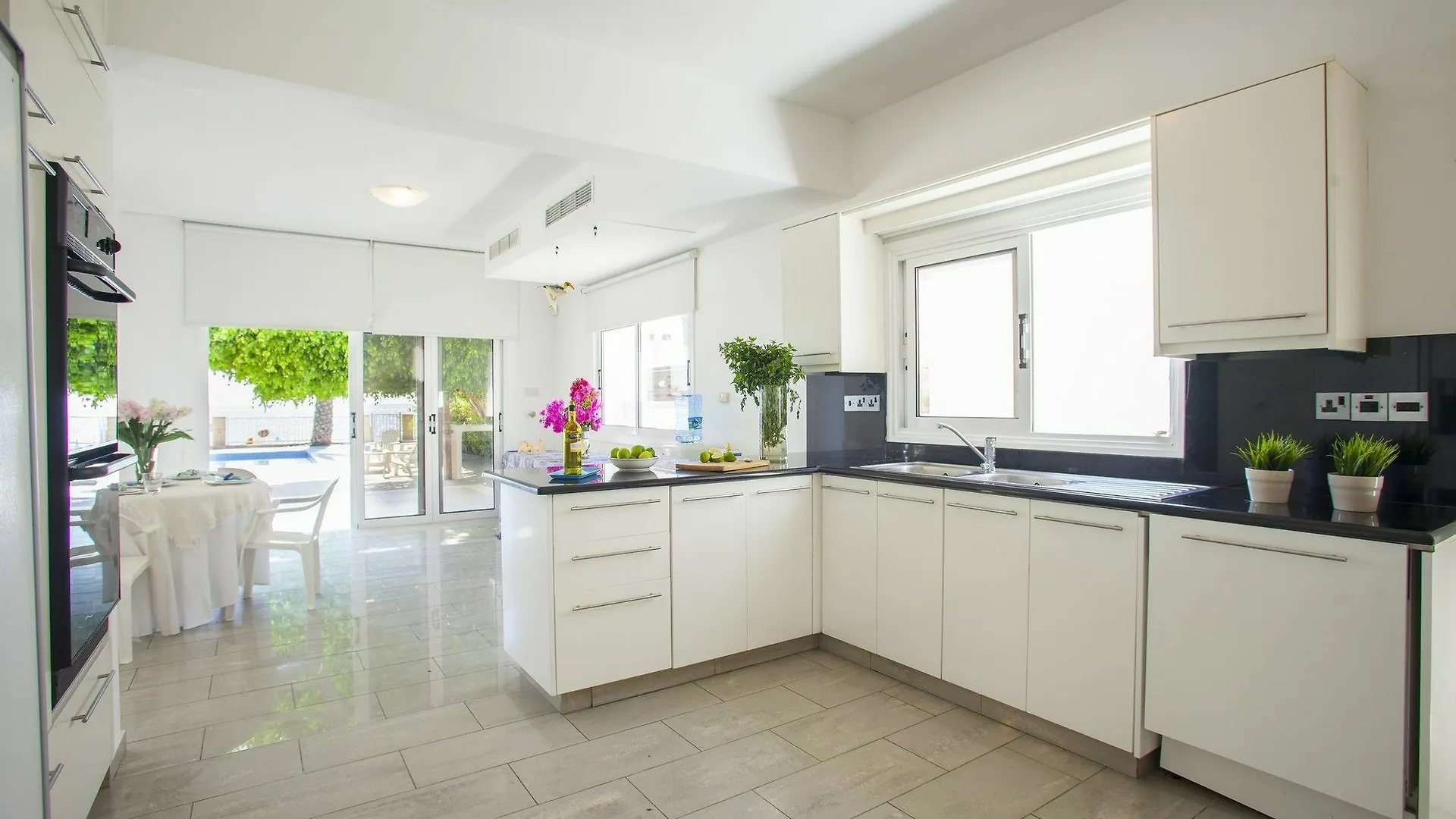 Sunset Beachfront Villa Meneou Larnaca
