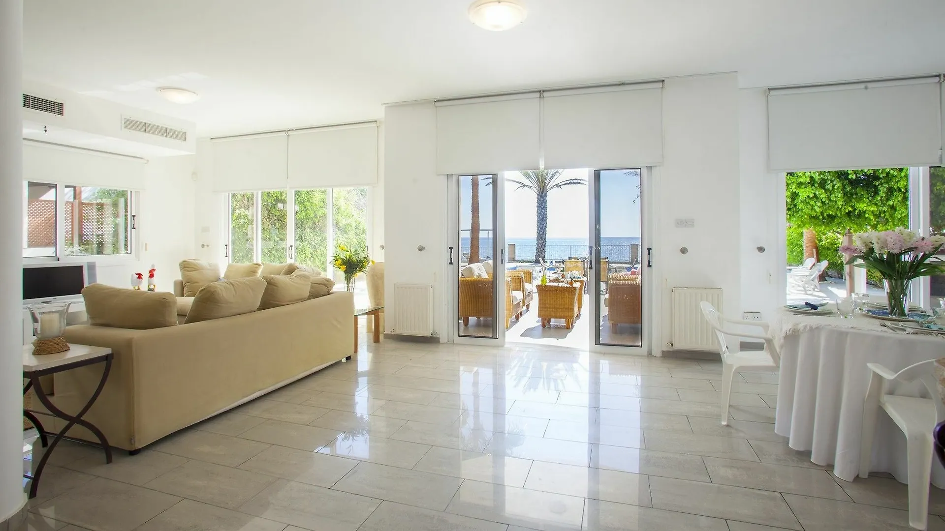 Sunset Beachfront Villa Meneou Larnaca